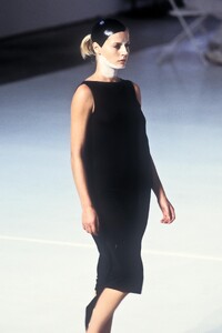 AnnieMortons98chalayan-75.thumb.jpg.365db875b87783f7aa51611aa63c3285.jpg