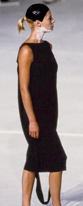 AnnieMortons98chalayan-v49.thumb.jpg.34b5b7fde2272c82b4effd594e26a711.jpg