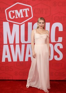 CMTMusicAwards_RedCarpet_April24_282829.jpg