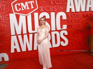 CMTMusicAwards_RedCarpet_April24_283129.jpg