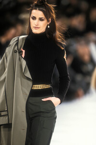 Chanel1996WomenRTW42.thumb.jpg.e38e1d0923db490dcbf0dffe754557b2.jpg