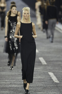 Chanel2004WomenFW29.thumb.jpg.a53deb840867b339c06b283fd308b76c.jpg