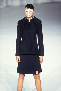 CharlotteConnoleys98chalayan-51.thumb.jpg.35f550bdc3e79e9bfe104c452306a958.jpg