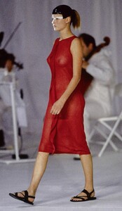 CharlotteConnoleys98chalayan-v29.thumb.jpg.f90c285ab9fdacb6a20c2a1dc3458f07.jpg