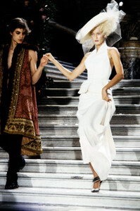 Christian-Dior-HC-SS-98-1.thumb.jpg.2e52b04cd8f1445e47da3fb26f55c59c.jpg