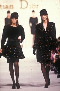 ChristianDior1987WomenFW36.thumb.jpg.e4d16d3bbf64a49a366149e5ce395a07.jpg