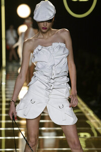 Christian Dior 2003 Women RTW 22.jpg