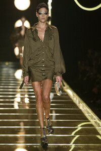 Christian Dior 2003 Women RTW 3.jpg