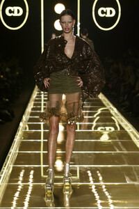 Christian Dior 2003 Women RTW 4.jpg