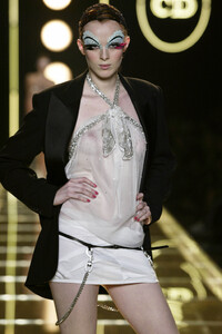 Christian Dior 2003 Women RTW 66.jpg