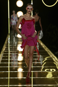 Christian Dior 2003 Women RTW 70.jpg