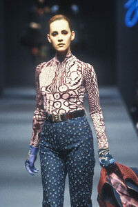 ChristianLacroix1996WomenRTW87.thumb.jpg.f69b44872c1422fad9c4d04c7a46011c.jpg