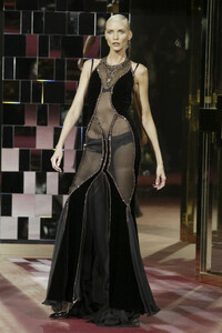 DolceGabbana2004WomenFW60.thumb.jpg.dc3a158a0f910111ede389d275743689.jpg