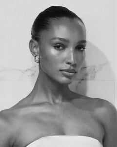 Dolled up for an evening with @esteelauder   Makeup by me. (1).jpg