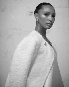 Dolled up for an evening with @esteelauder   Makeup by me. (4).jpg