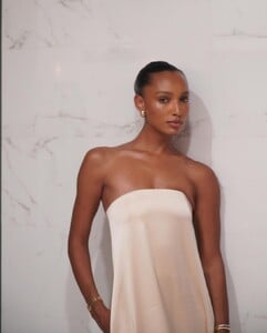 Dolled up for an evening with @esteelauder   Makeup by me. (6).jpg
