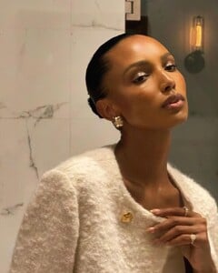 Dolled up for an evening with @esteelauder   Makeup by me. (7).jpg