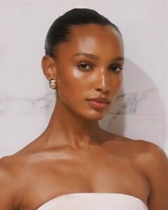 Dolled up for an evening with @esteelauder   Makeup by me..jpg