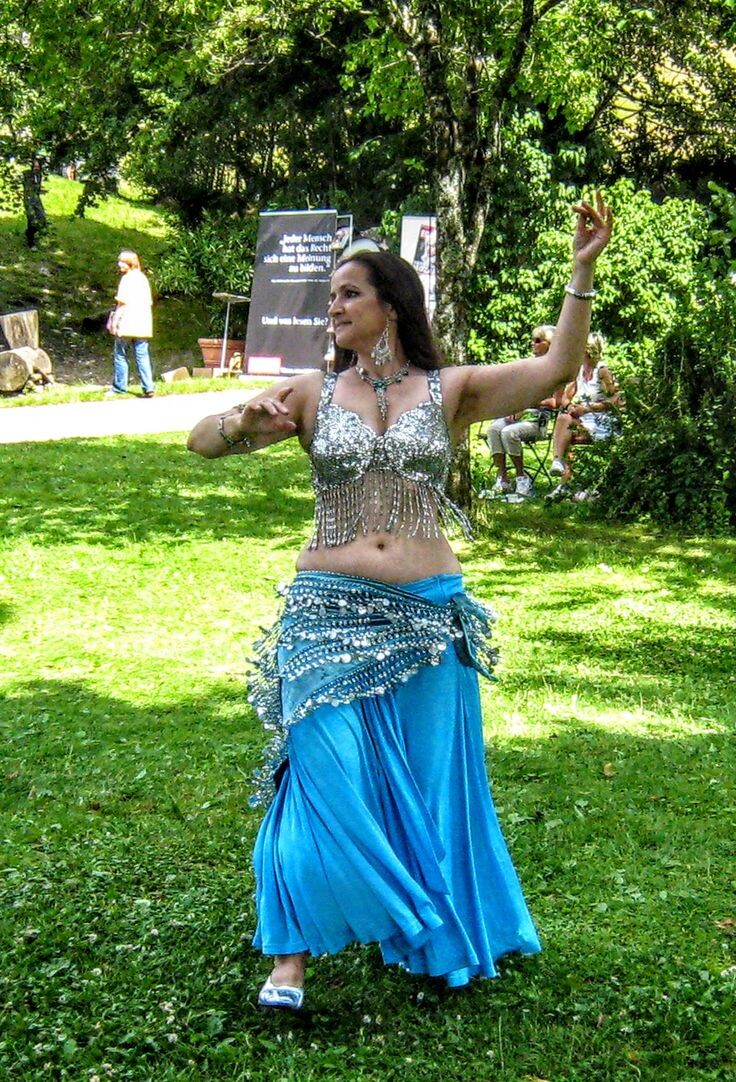 Passionate oriental dancer Lucia Nadia Cipriani in the city of Salzburg