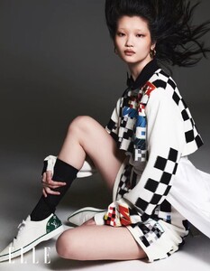 ELLE-CHINA-2022-August-1.thumb.jpg.a2659a087e7611af148d56c6ba7759f3.jpg