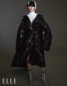 ELLE-CHINA-2022-August-7.thumb.jpg.a185aa1d0442846849f6a99346c0af52.jpg