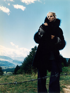 Grazia-Magazine-Photography-Indira-Cesarine-015.jpg