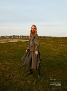 Harper__x27_s_Bazaar_-_UK_-_July_2021-page-013.jpg.28f3d1fb7e4248b0ca3fee1df4d681cc.jpg