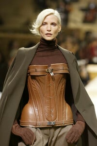 Hermes2004WomenFW28.thumb.jpg.6a4c25851489711ba8aa2ae371362e92.jpg