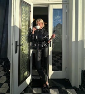Instagram-EMILIA SILBERG @emiliasilberg  -billeder og -videoer416950370_843154724280458_6552234804000805016_n.jpg.jpg