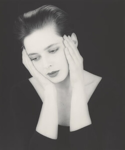 Isabella_Rossellini_Robert_Mapplethorpe_1988_03.thumb.jpg.6cc6db369c44d70d3b442d590d2e015f.jpg