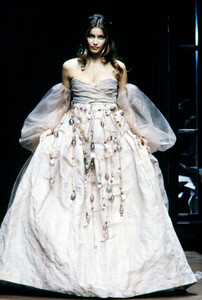 Jean-Louis-Scherrer-HC-SS-1999-13.thumb.jpg.ef2902dea5fc55cb1ba56c0b46b85e16.jpg