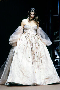 Jean-Louis-Scherrer-HC-SS-1999-14.thumb.jpg.d722efffda63bf22dc65479e55e99853.jpg