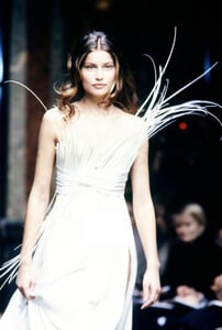 Jean-Louis-Scherrer-HC-SS-1999-9.thumb.jpg.7530d24f1a605a8530b05ba71b6ea285.jpg