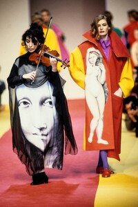 JeanCharlesdeCastelbajac1992WomenRTW54.thumb.jpg.c3c9b55a90aaacf72cae26f2c8be8a04.jpg