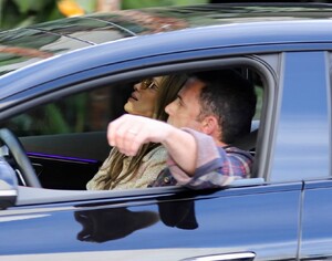 Jennifer-Lopez---With-Ben-Affleck-were-spotted-arriving-at-the-Lakers-game-in-Los-Angeles-06.jpg
