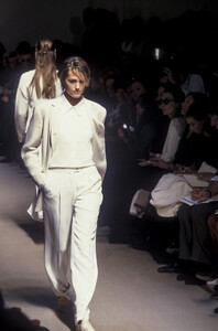 JilSander1994WomenRTW7.thumb.jpg.3408b89985916243a200dc93e0d996a6.jpg