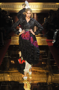 JohnGalliano2011WomenSS78.thumb.jpg.7765d0d077b6ad293ca4af3ebd6ce45b.jpg