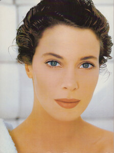 LOfficielFr1188no743_003ClarissaBurt.thumb.jpg.3ec5c0117d78e0a9122d48c0a7f7ea9d.jpg