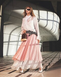 Louis-Vuitton-Spring-Summer-2024-Campaign01.thumb.jpg.e7aacc4d7f4e42f400dc5a9c3ec442a8.jpg