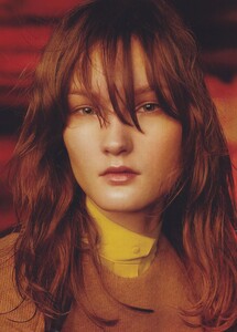 Meisel_Balenciaga_Fall_Winter_2010_11_06.thumb.jpg.71e75f29f8246d73742fdf71d47c1064.jpg