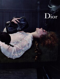 Meisel_Dior_Fall_Winter_2010_11_06.thumb.jpg.a7e75b76404a01959ca6c2130aeeda6b.jpg