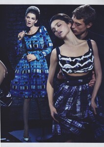 Meisel_Prada_Fall_Winter_2010_11_02.thumb.jpg.3444cc5e79fb4d0ee978bea70e610c12.jpg