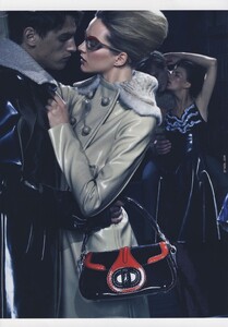 Meisel_Prada_Fall_Winter_2010_11_03.thumb.jpg.05a962e91388ec6b8699397c07fbb7db.jpg