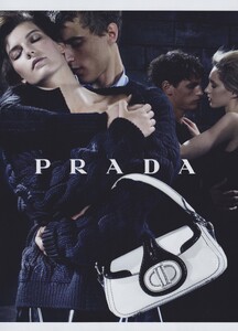 Meisel_Prada_Fall_Winter_2010_11_05.thumb.jpg.432c41ea8ed2c2a36ee3e1c86f43b582.jpg