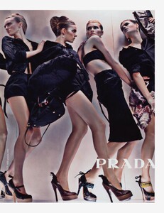 Meisel_Prada_Spring_Summer_2009_12.thumb.jpg.741387a25b280eb21cfc21cb63d018ef.jpg