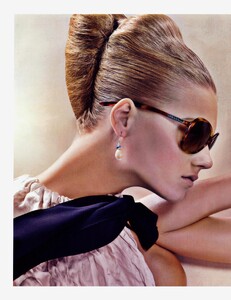 Meisel_Prada_Spring_Summer_2009_13.thumb.jpg.a341c09a01b1e58d5b4034c2de81f253.jpg