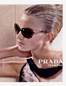 Meisel_Prada_Spring_Summer_2009_14.thumb.jpg.20f8fce53712638f03881241073ad24d.jpg