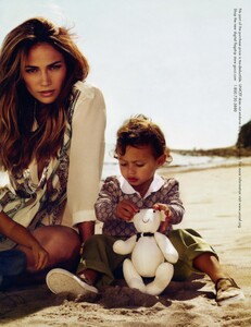 Mert__Marcus_Gucci_Children_Fall_Winter_2010_11_04.thumb.jpg.9c0afd7c24ffcf89fcc49c4e5e20eab7.jpg