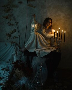 Moody fall   Candles, cozy atmosphere, leaves.. How much I love this part of fall, where you feel much tighter and preparing for cold winter. When November comes, I feel like a bear, moving into warmer coner o (4).jpg
