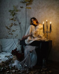 Moody fall   Candles, cozy atmosphere, leaves.. How much I love this part of fall, where you feel much tighter and preparing for cold winter. When November comes, I feel like a bear, moving into warmer coner o (7).jpg